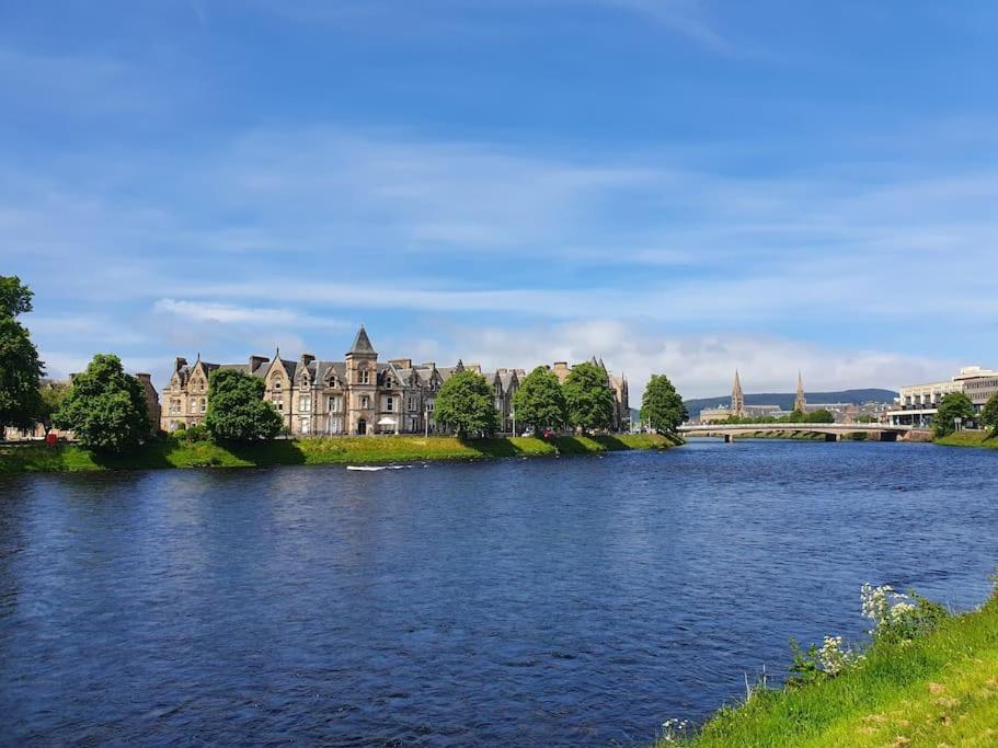 Highland Historical Home In Inverness City Centre מראה חיצוני תמונה